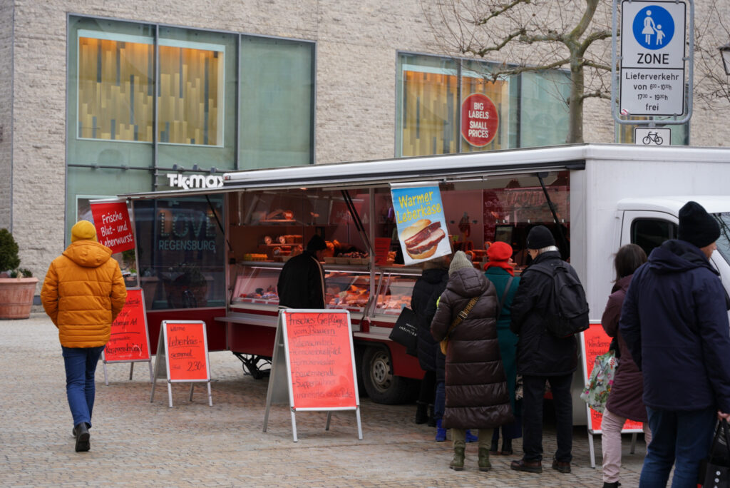 Eating Leberkäse by Neupfarrplatz, photo by Alex Lau