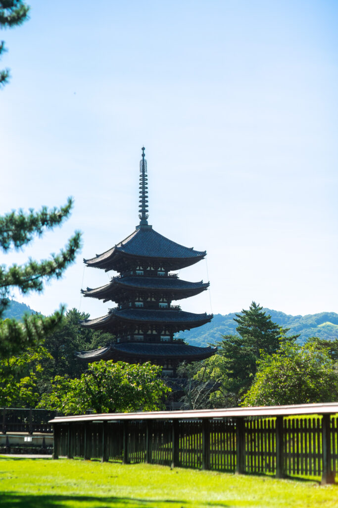 Pagoda shot by Alex Lau in Japan, Minolta 85mm f1.4