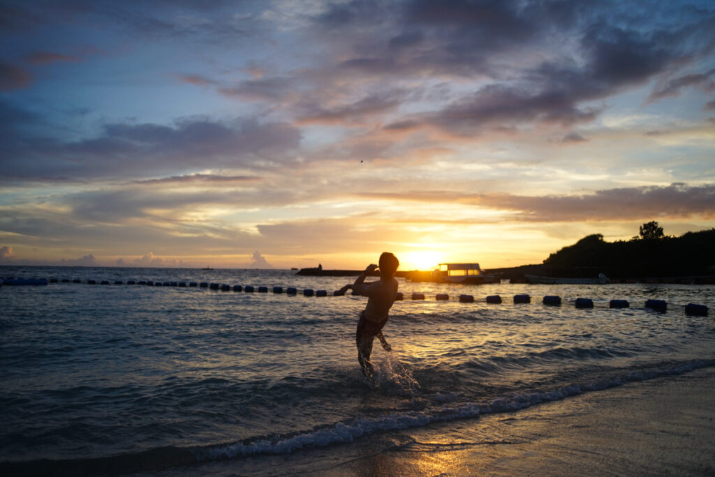 Okinawa sunset, photo by Alex Lau