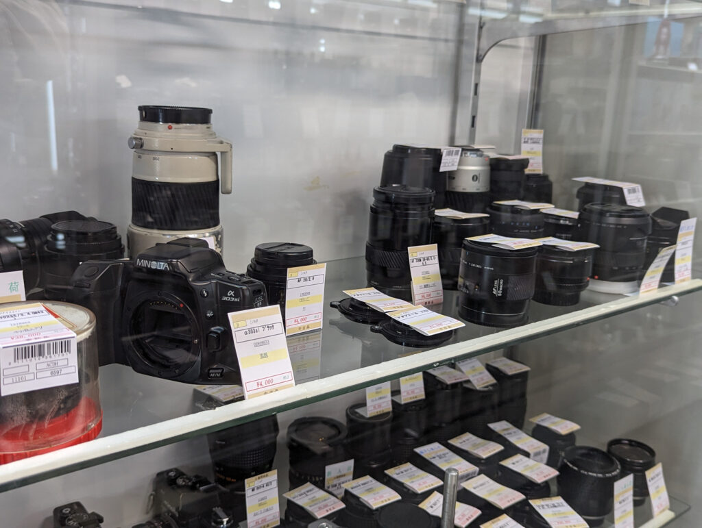 Minolta lenses galore, photo by Alex Lau