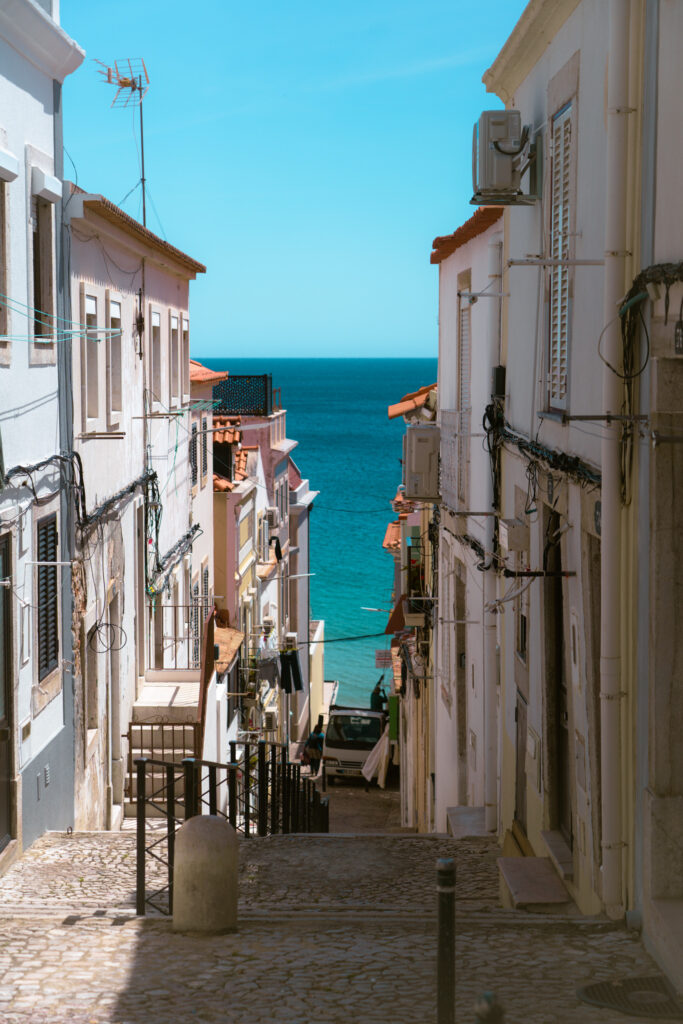 Sesimbra alley with a window to the ocean, photo by Alex Lau