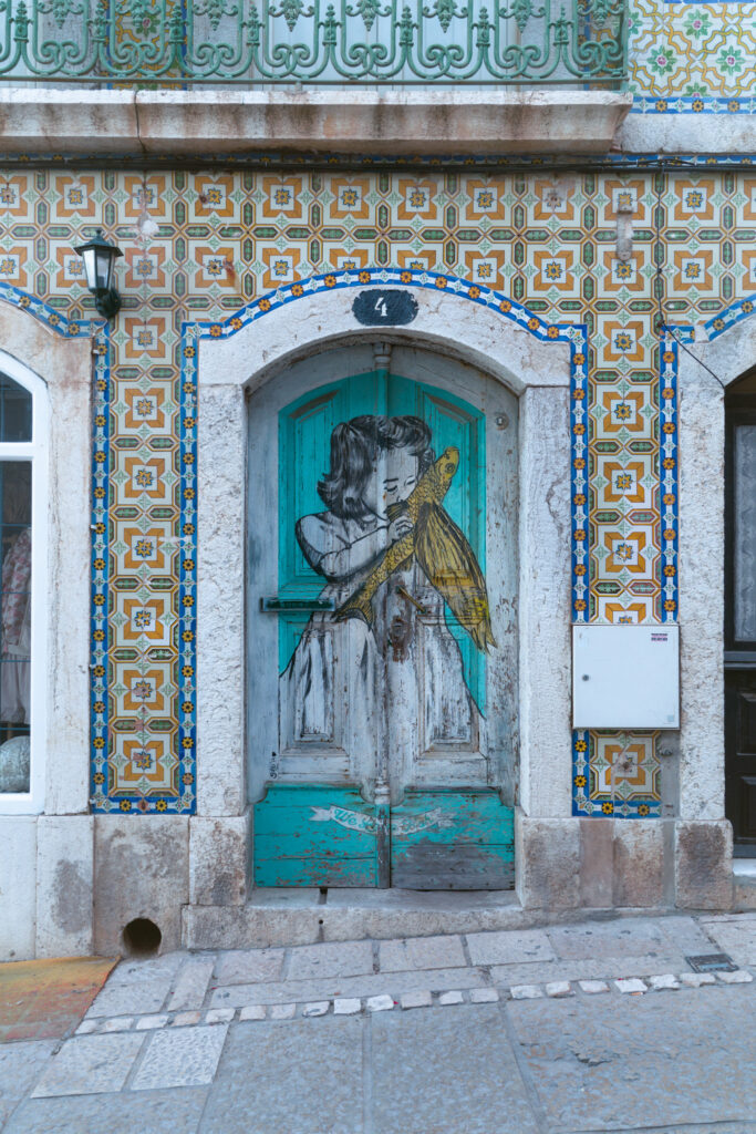 Sesimbra door art, photo by Alex Lau