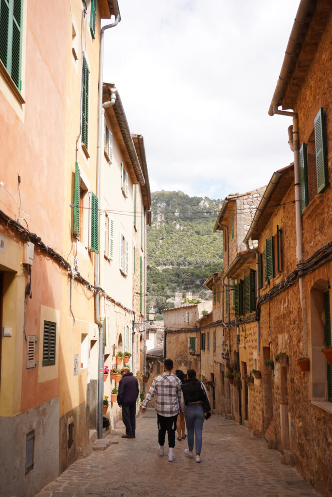 Valldemossa streets, photo by Alex Lau