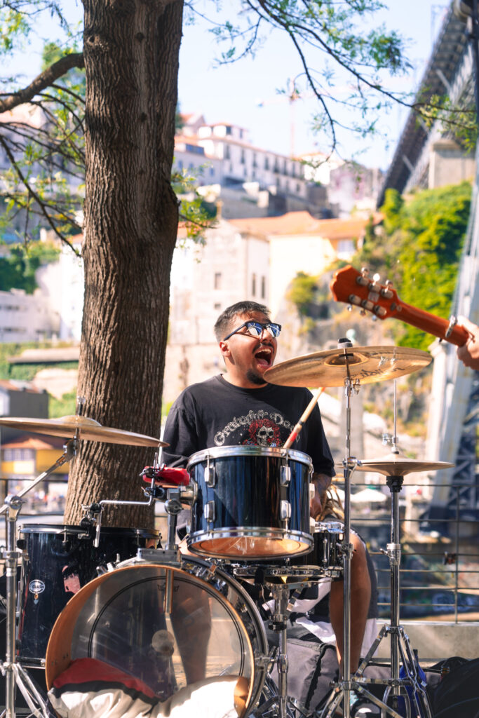 Mayer brothers playing by the Porto Bridge, photo by Alex Lau